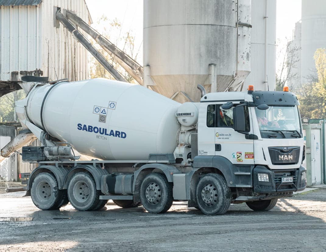 Camion toupie béton saboulard